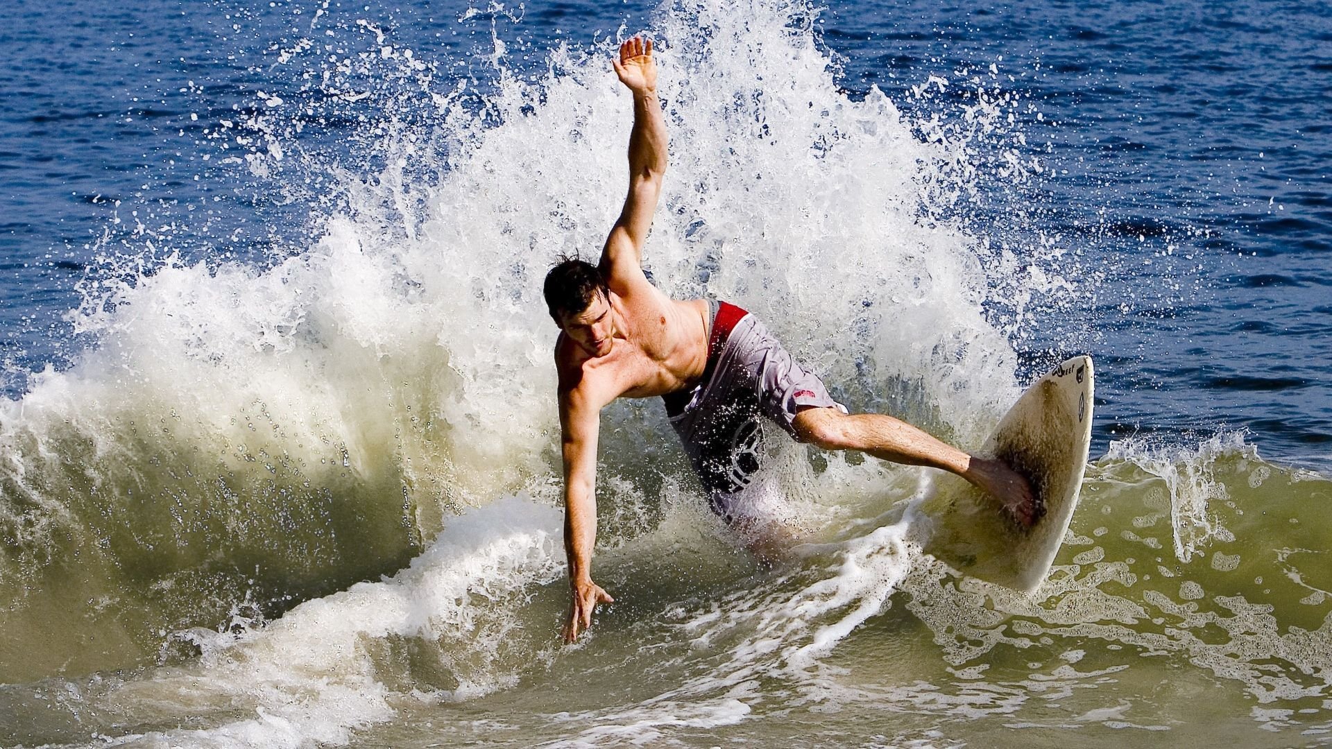 “2025世界运动会：高新体育中心武术赛场，选手空灵招式引爆全场”